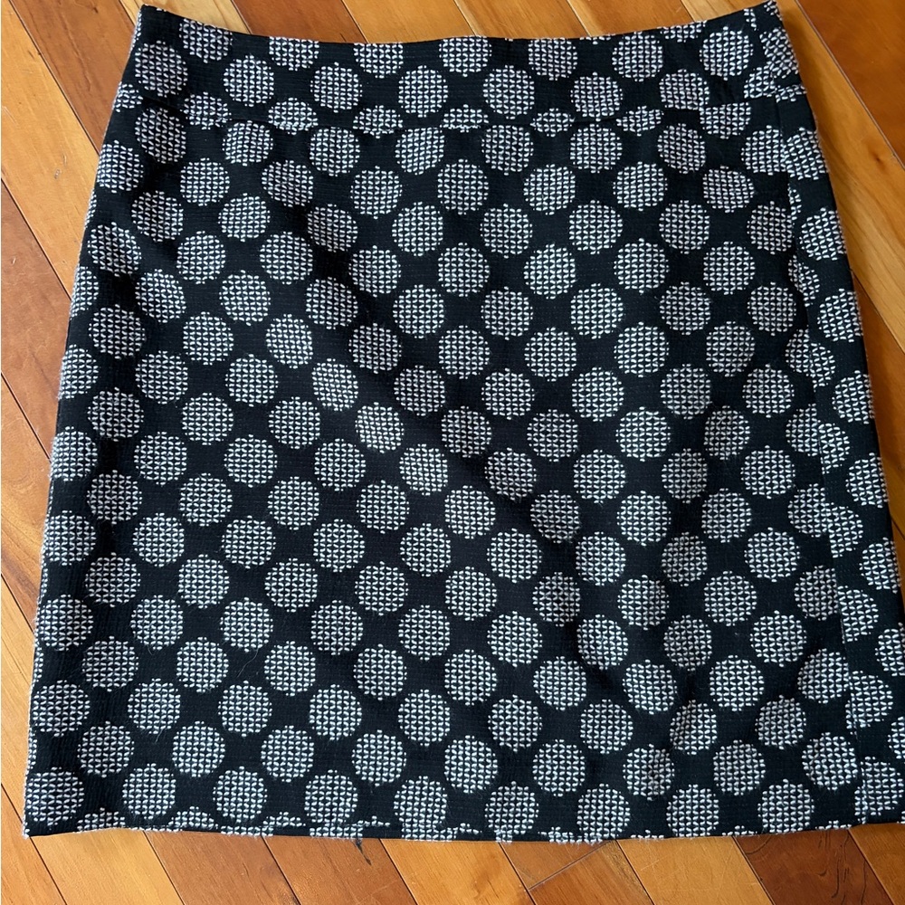 LOFT Black and White Patterned Mini Skirt Size 2